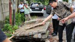 Tanggapi Keluhan Warga, Andrei Angouw Cek Langsung Drainase Bermasalah di Karombasan Utara
