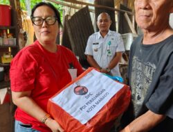 DPC PDI Perjuangan Manado Tinjau Lansia di Batukota, Jean Sumilat Dorong Bantuan Hunian